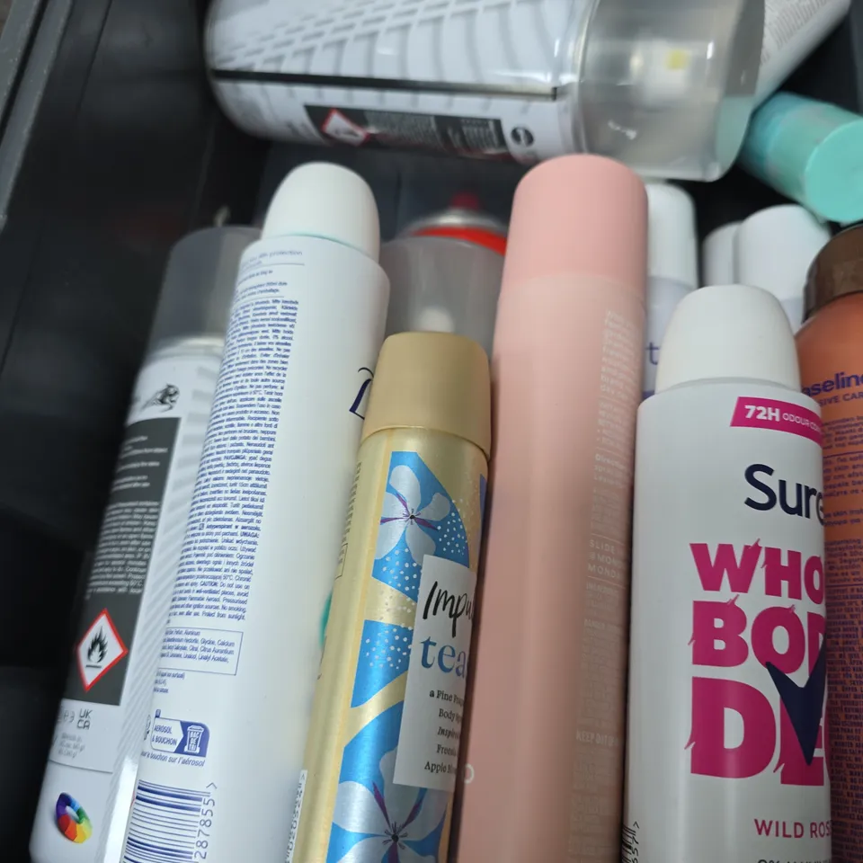 APPROXIMATELY 12 ASSORTED AEROSOLS INCLUDING SILVIKRIN HAIRSPRAY , WURTH POWER SPRAY GLUE PLUS AND BESPOKE LONDON BODY SPRAY 