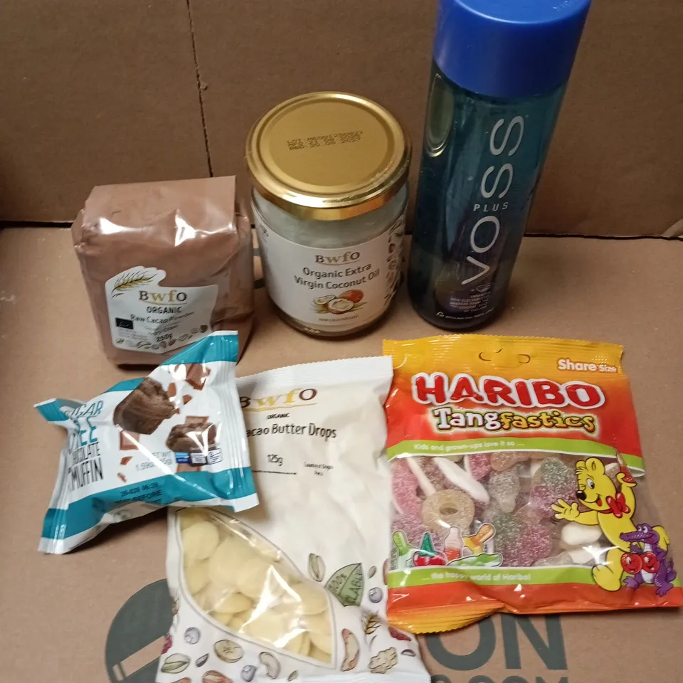 APPROXIMATELY 10 ASSORTED FOOD/DRINK PRODUCTS TO INCLUDE TANGFASTICS, CACAO POWDER, COCONUT OIL ETC