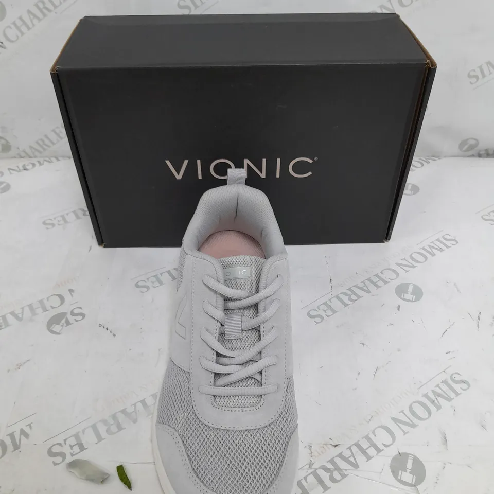 BOXED PAIR OF VIONIC GREY/PINK MESH TRAINERS SIZE 6 