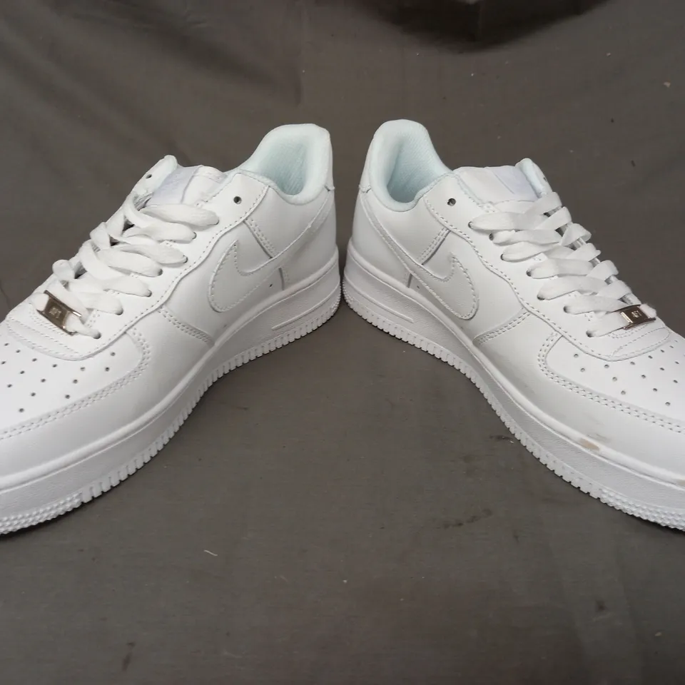 PAIR OF NIKE AIR FORCE 1 SHOES IN WHITE UK SIZE 7