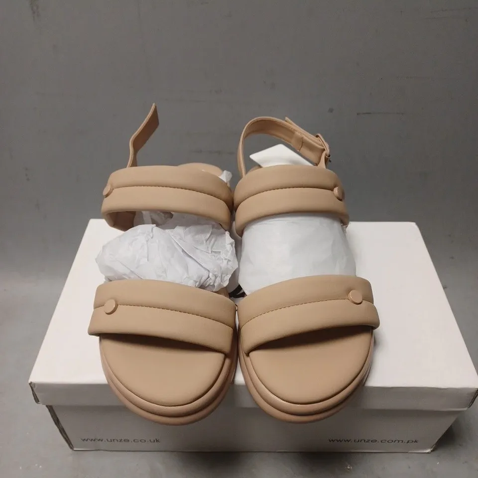 BOXED PAIR OF WOMENS UNZE SANDALS - UK SIZE 6