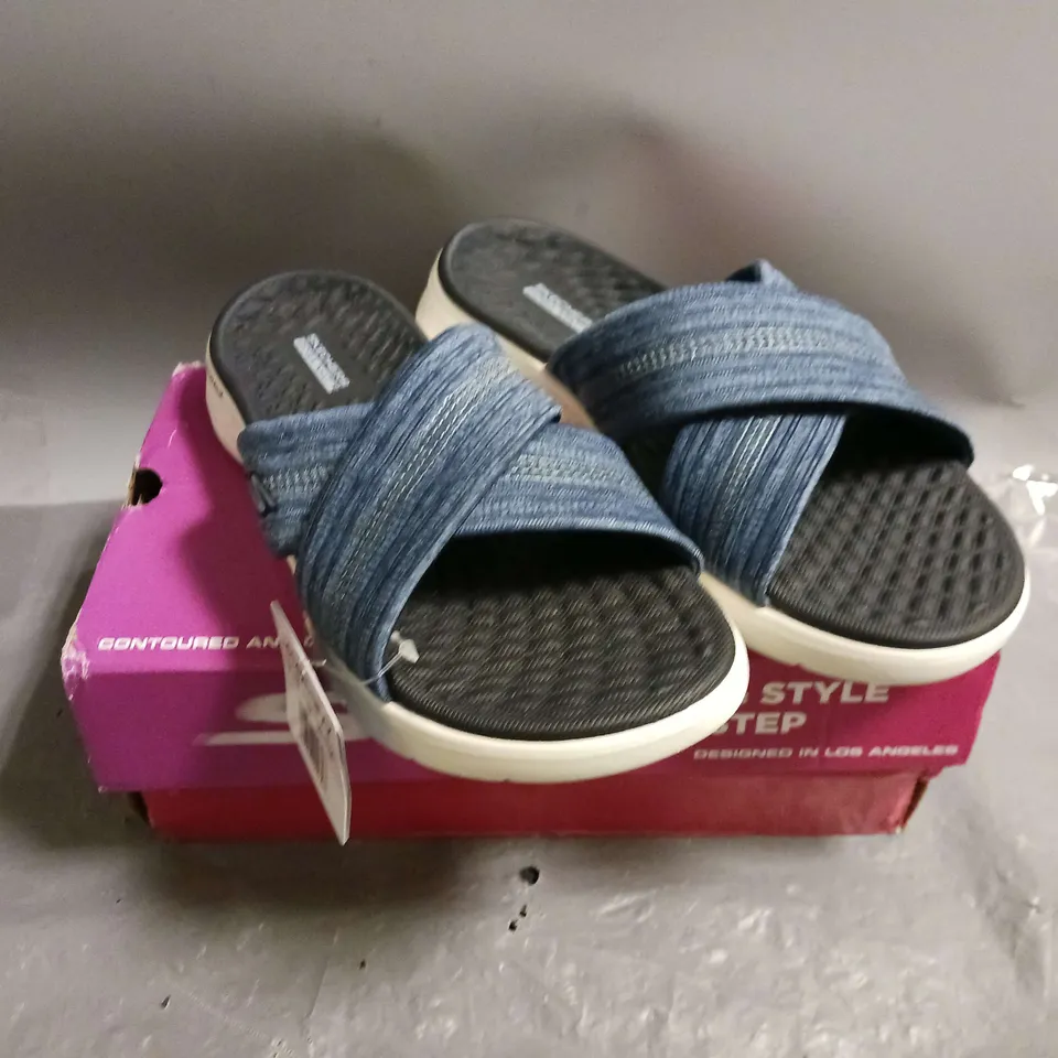 SKECHERS PERFORMANCE LADIES DENIM STYLE SANDALS SIZE 4