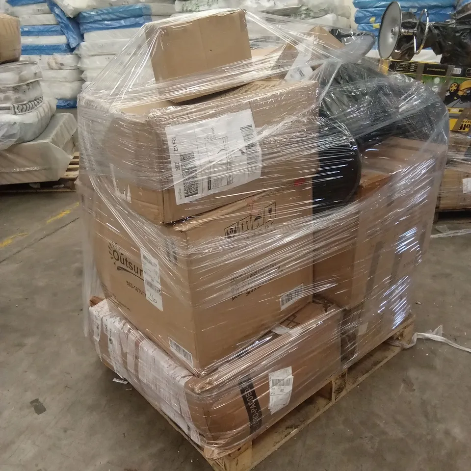 PALLET OF ASSORTED HOUSEHOLD GOODS AND PRODUCTS TO INCLUDE; BAR STOOLS GARDEN FURNITURE, SUN LOUNGER ETC