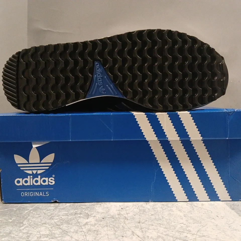 BOXED PAIR OF ADIDAS ZX 750 SHOES IN BLACK/BLUE SIZE UK 9.5