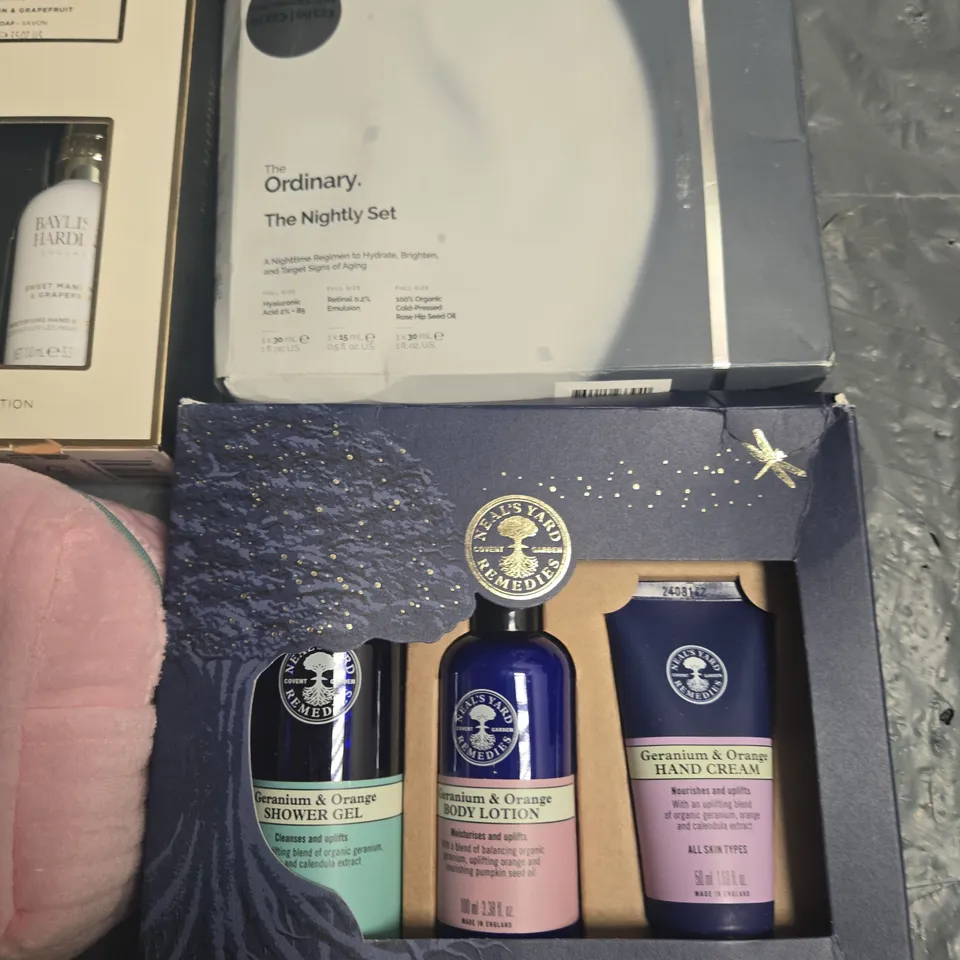 LOT OF 7 ASSORTED HEALTH AND BEAUTY ITEMS TO INCLUDE L'OCCITANE, THE ORDINARY AND BAYLISS & HARDING
