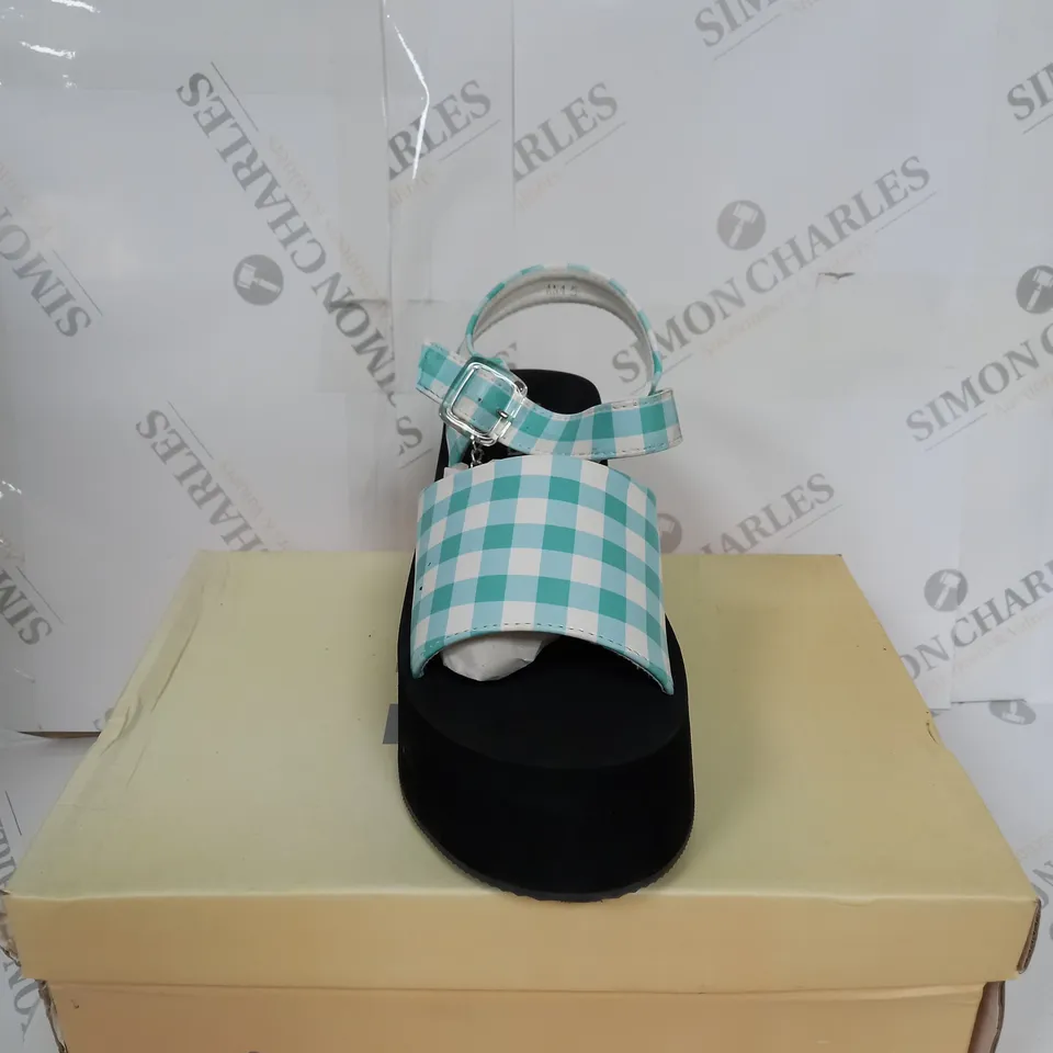 BOXED KOI FOOTWEAR FLYING WHISPERS BLUE PLAID BUTTERFLY SANDALS SIZE 5