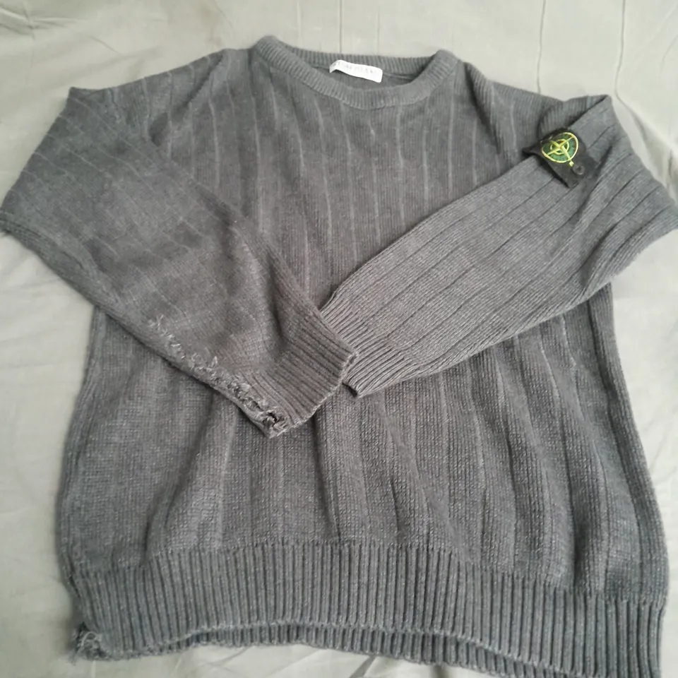 STONE ISLAND KNITTED CREW NECK JUMPER, GREY - SIZE LARGE