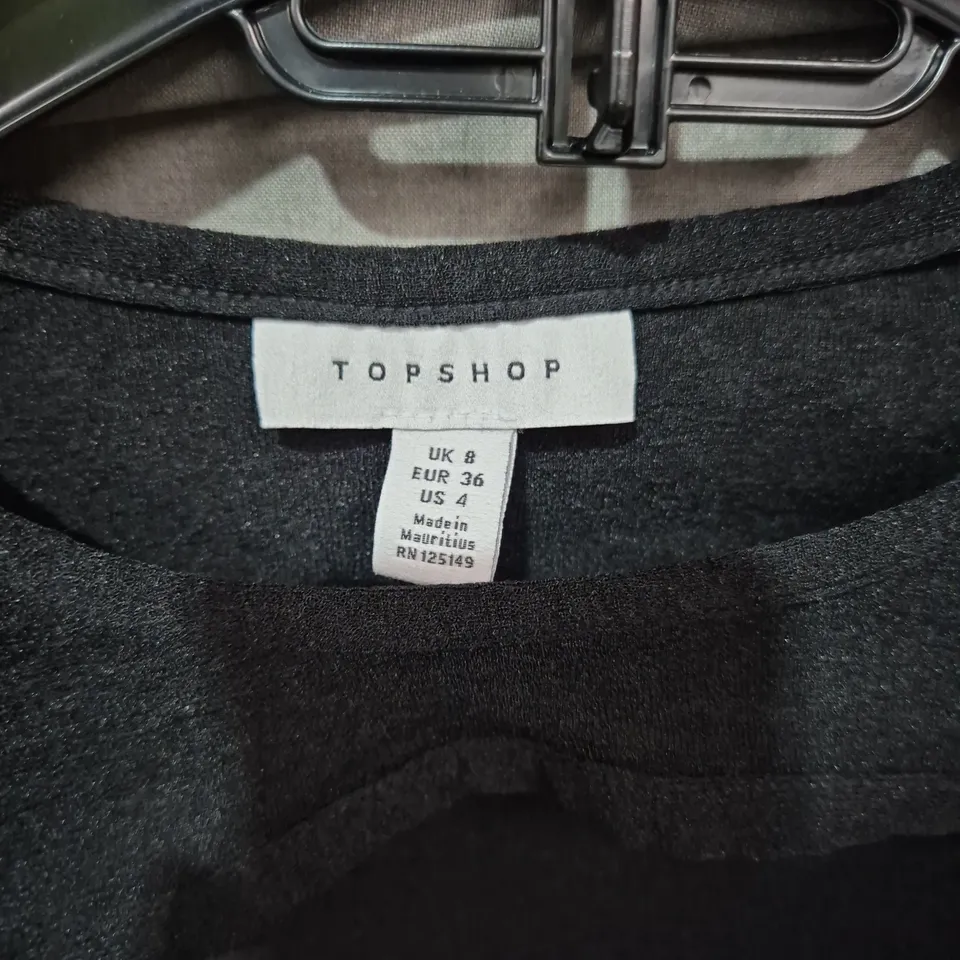 TOPSHOP BLACK CUTOUT FRONT CROP TOP – UK 8 (EU 36)