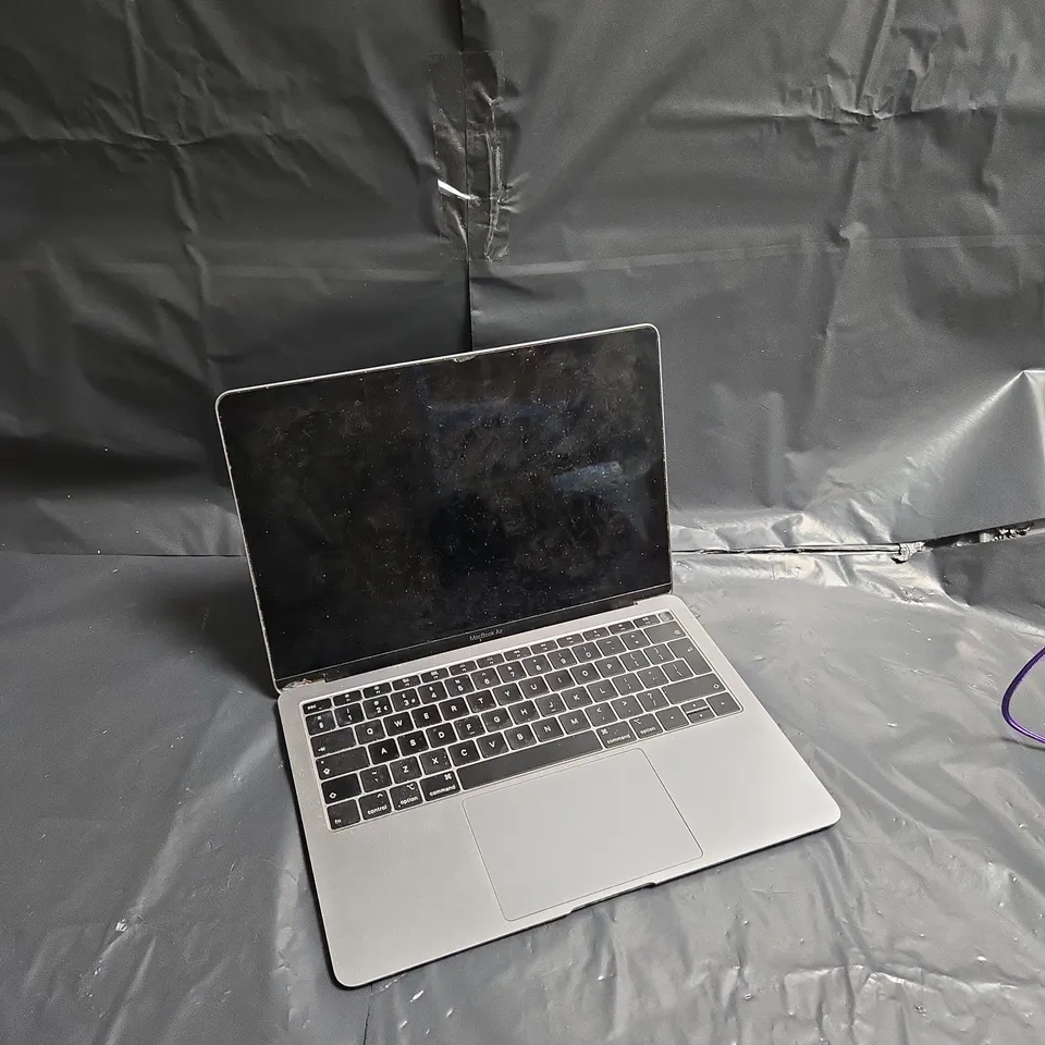 APPLE MACBOOK AIR (13", 2018)