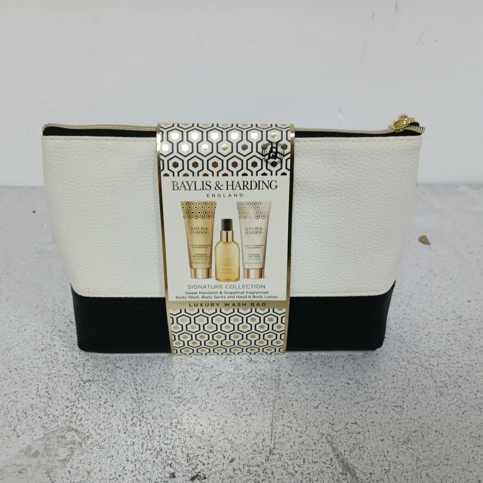 BAYLIS & HARDING SIGNATURE COLLECTION LUXURY WASH BAG SET