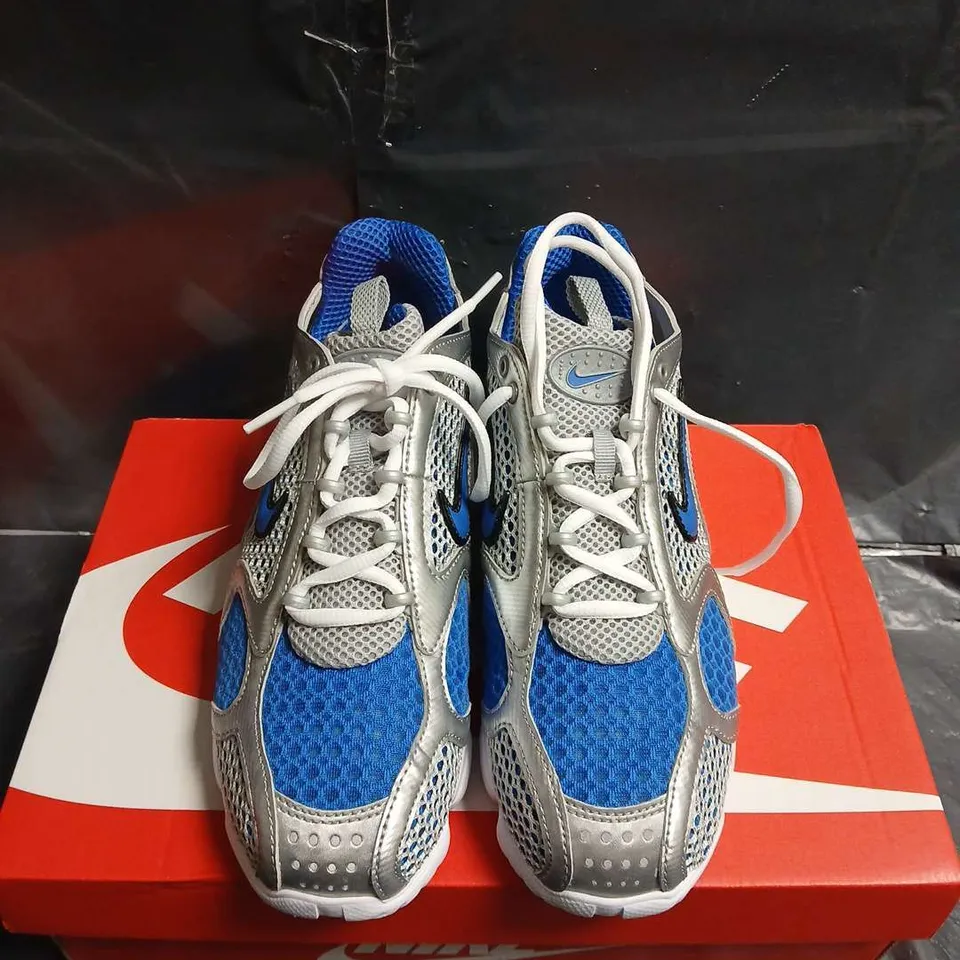 BOXED PAIR OF NIKE AIR ZOOM SPIRIDON CAGE 2 SNEAKERS – UK SIZE 7