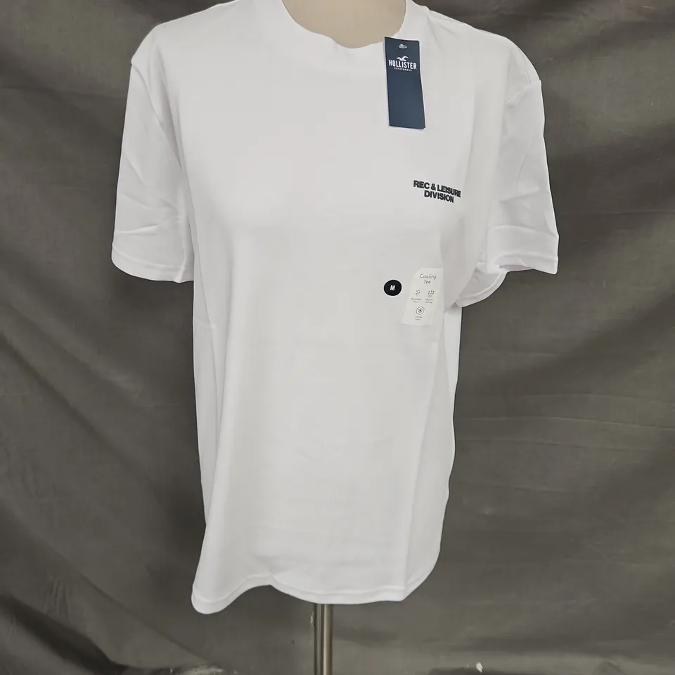 WHITE HOLLISTER RELAXED FIT COOLING TEE SIZE M