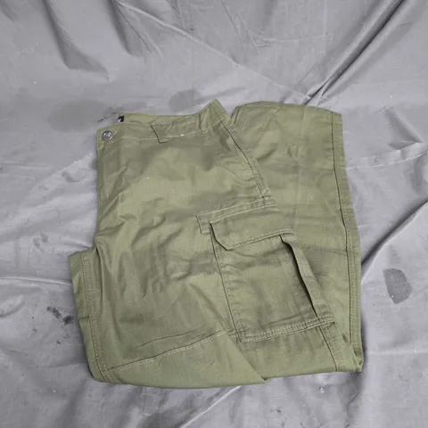 DICKIES CARGO PANTS IN DARK KHAKI SIZE W34