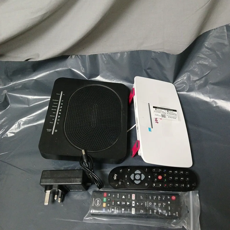 APPROXIMATELY 15 ASSORTED ITEMS TO INCLUDE REMOTE CONTROLS, PLUGS, ROUTERS ETC