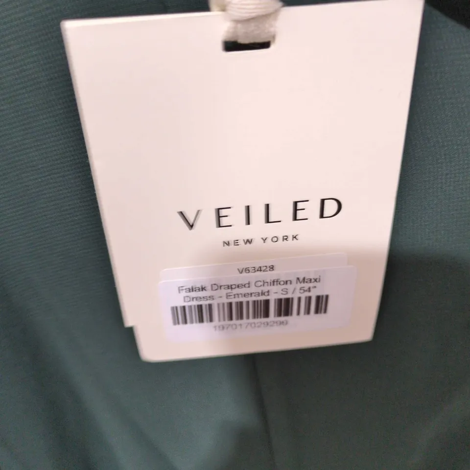 VEILED NEW YORK FALAK DRAPED CHIFFON MAXI DRESS – EMERALD, SIZE S / 54