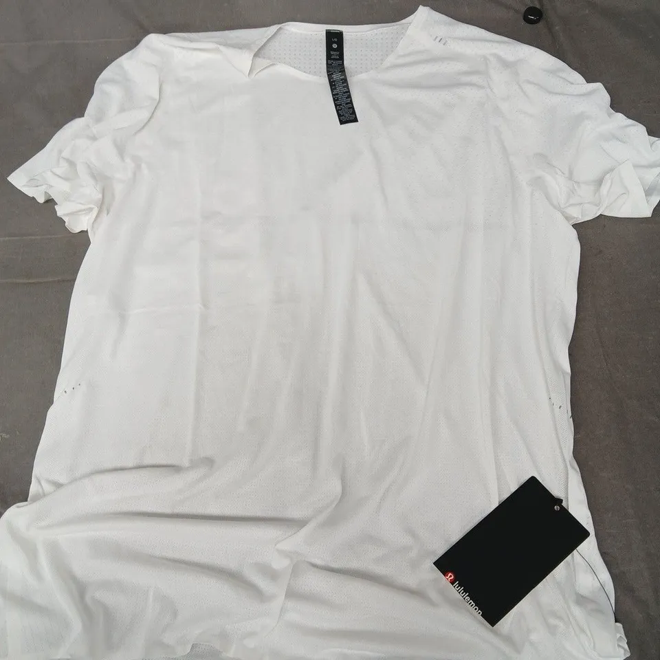 LULULEMON FAST AND FREE SHORT SLEEVE TOP IN WHITE - LARGE