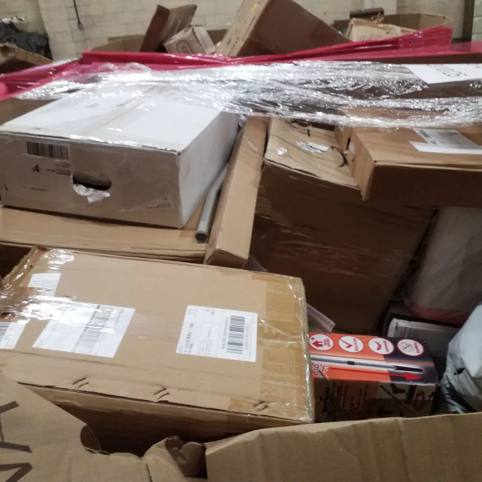 PALLET CONTAINING ASSORTED PRODUCTS INCLUDING LEAF SCOPES, CHILDRENS TRICYCLE, VENETIAN BLIND, ROLLER BLIND & TOILET SEAT
