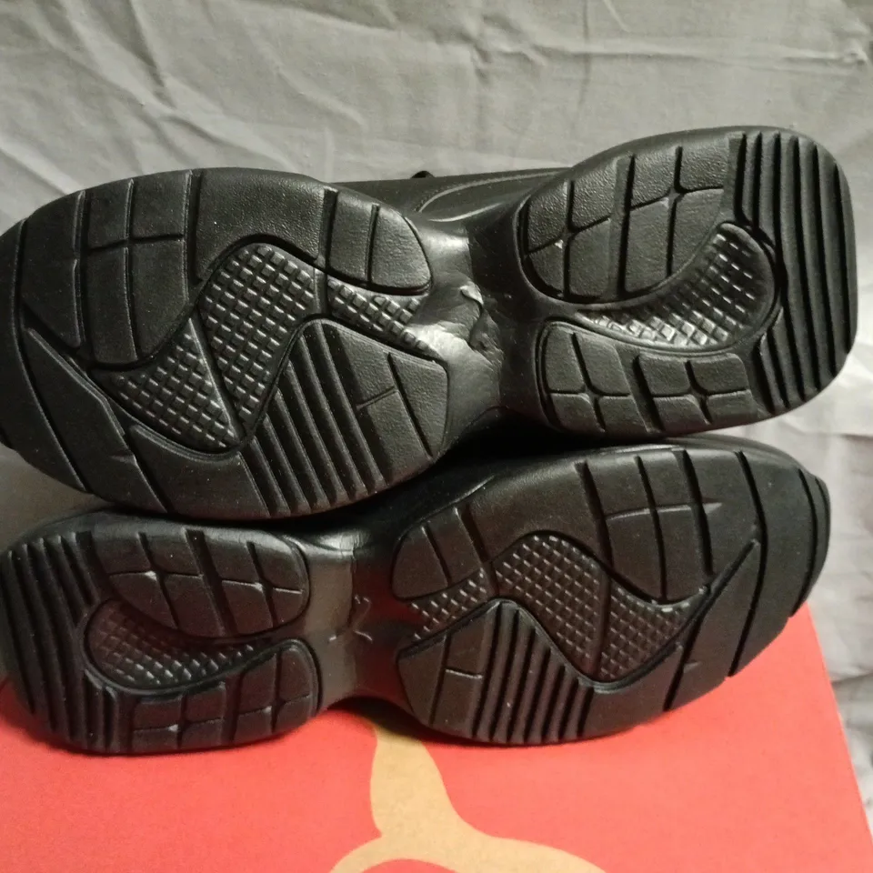 PUMA CILIA MODE WOMEN’S TRAINERS – BLACK, UK 6 (EU 39)