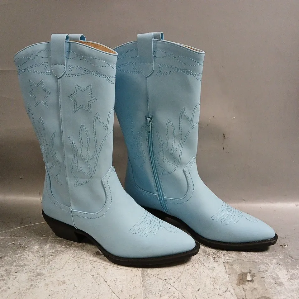 BOXED PAIR OF KOI SLINGSTAR COWBOY BOOTS IN BLUE SIZE UK 8
