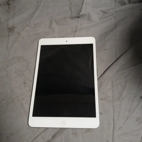 APPLE IPAD TABLET – WHITE 