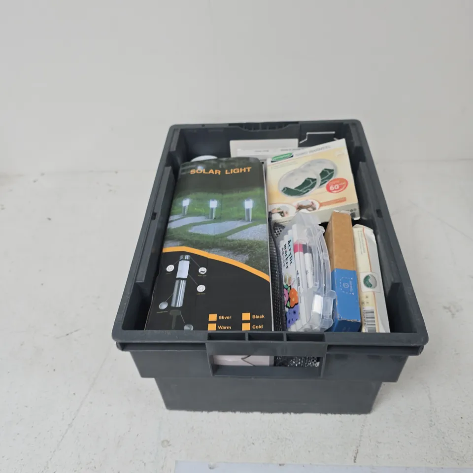 TOTE OF APPROXIMATELY 12 ASSORTED ITEMS TO INCLUDE: GRIP STRENGTH TRAINER 