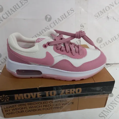 BOXED PAIR OF NIKE AIR MAX MOTIF WHITE/PINK TRAINERS SIZE 4