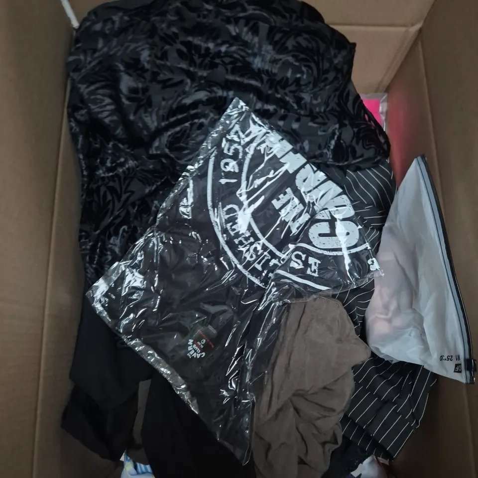 LARGE BOX OF APPROXIMATELY 25 ASSORTED CLOTHING ITEMS IN VARIOUS COLOURS, STYLES AND SIZES - COLLECTION ONLY