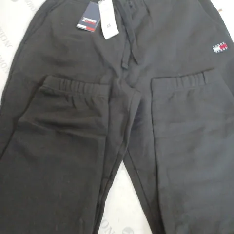 TOMMY JEANS BLACK JOGGERS - M