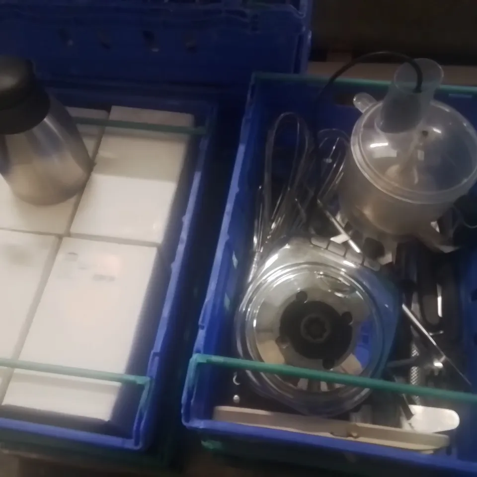 PALLET TO CONTAIN A LARGE VARIETY OF CATERING ITEMS TO INCLUDE; JUGS, PLATES, TEAPOTS, SALT AND PEPPER DISPENSERS ETC