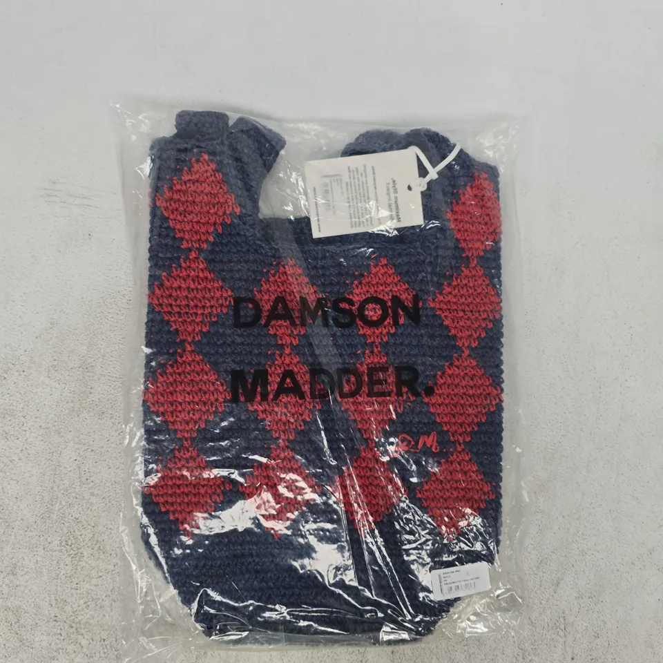 BAGGED DAMSON MADDER HARLEQUINN RAFFIA TOTE BAG IN NAVY/RED