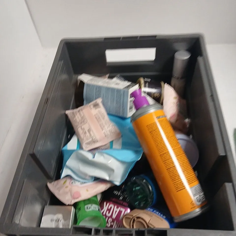 TOTE OF APPROXIMATELY 20 ASSORTED COSMETICS TO INCLUDE: 2X 1.25L CAREX REFILLS