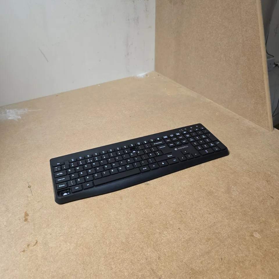 BOX OF APPROXIMATELY 12 ASSORTED ITEMS INCLUDING HAIR STYLING COMB , KOORUI KEYBOARD AND ELECTRIC MILK FROTHER