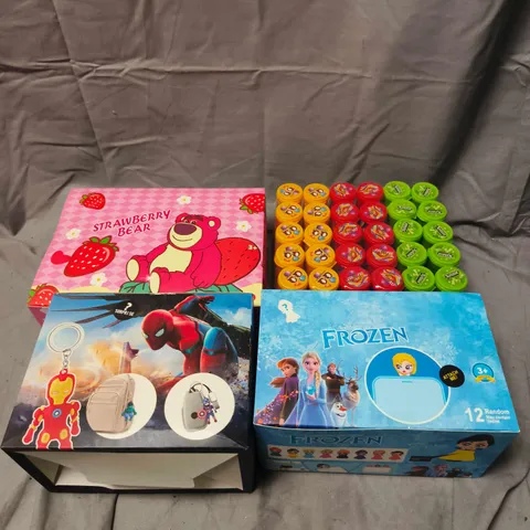 APPROXIMATELY 10 ASSORTED CHILDRENS TOY SETS & SWEETS TO INCLUDE FROZEN BLIND BAG, MARVEL KEY RINGS, STRAWBERRY BEAR ETC 
