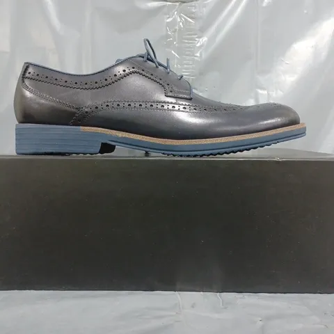 BOXED PAIR OF ALEXANDER PACE LACE-UP SHOES IN NAVY SIZE 9