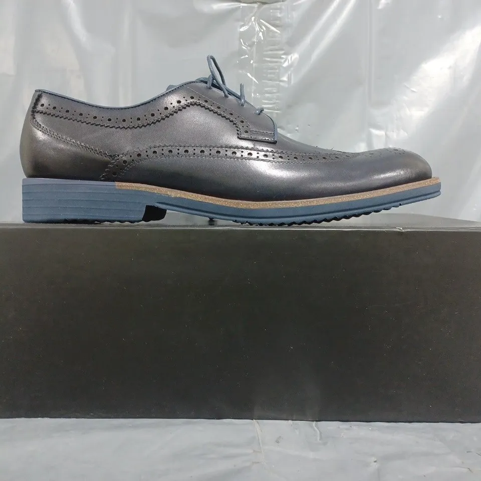 BOXED PAIR OF ALEXANDER PACE LACE-UP SHOES IN NAVY SIZE 9