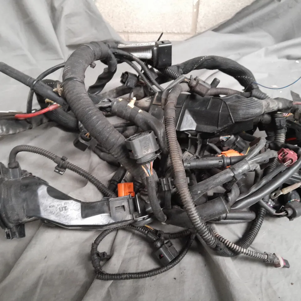 AUDI A4 CABLE MANAGEMENT 