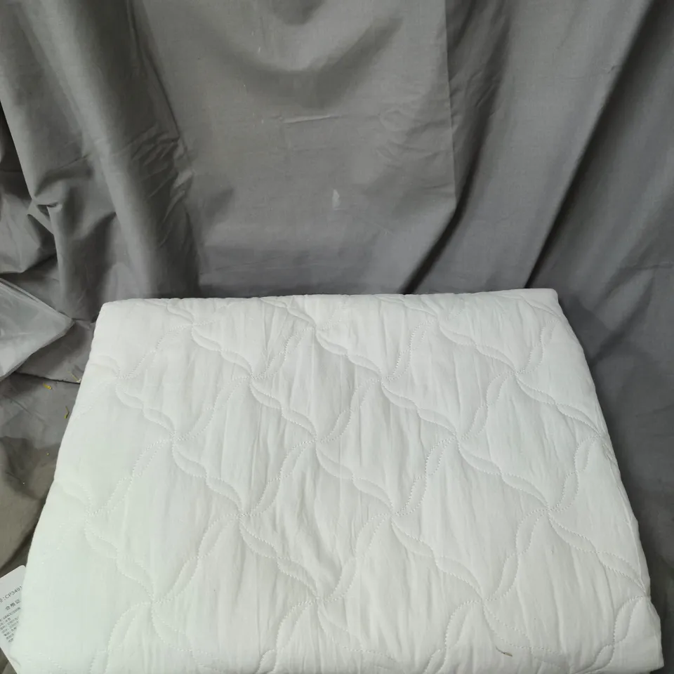 UNBRANDED MATTRESS PROTECTOR SIZE UNSPECIFIED