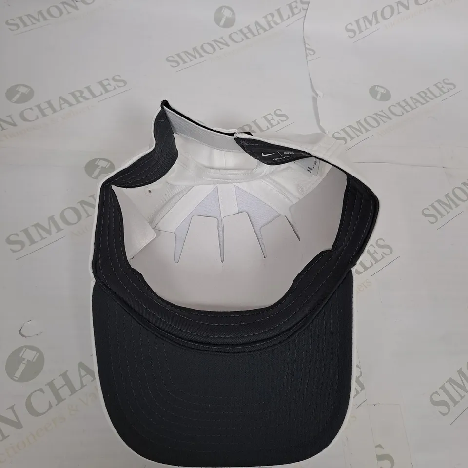 NIKE LOGO CLUB CAP IN WHITE SIZE M-L