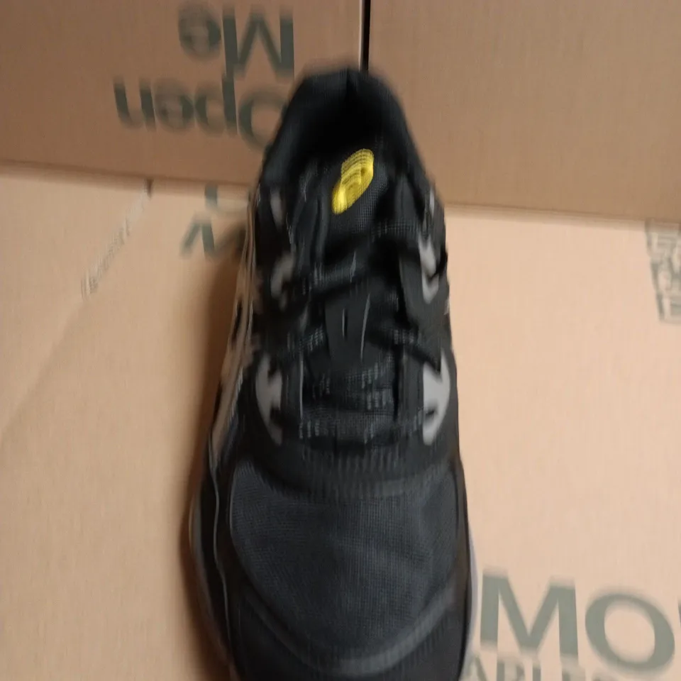 ASICS RUNNING SHOES – BLACK/GREY - UK SIZE 11