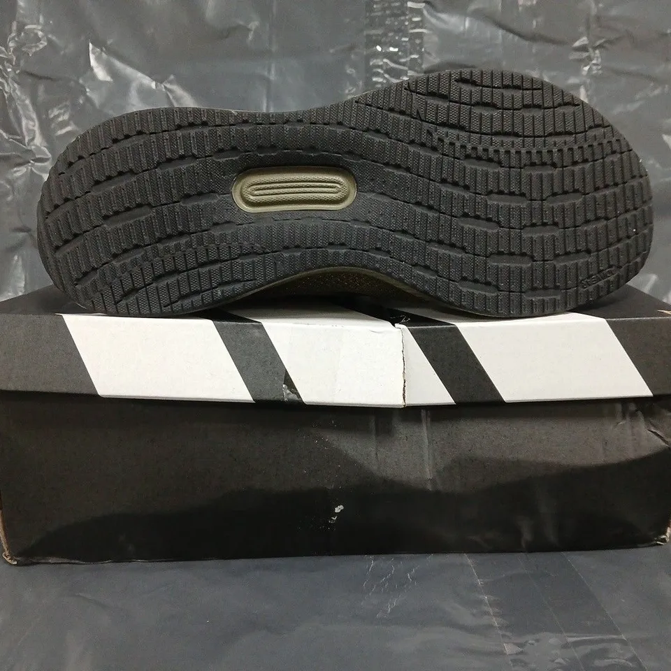 BOXED PAIR OF ADIDAS RUNFALCON 5 SHOES IN GREEN SIZE UK 9