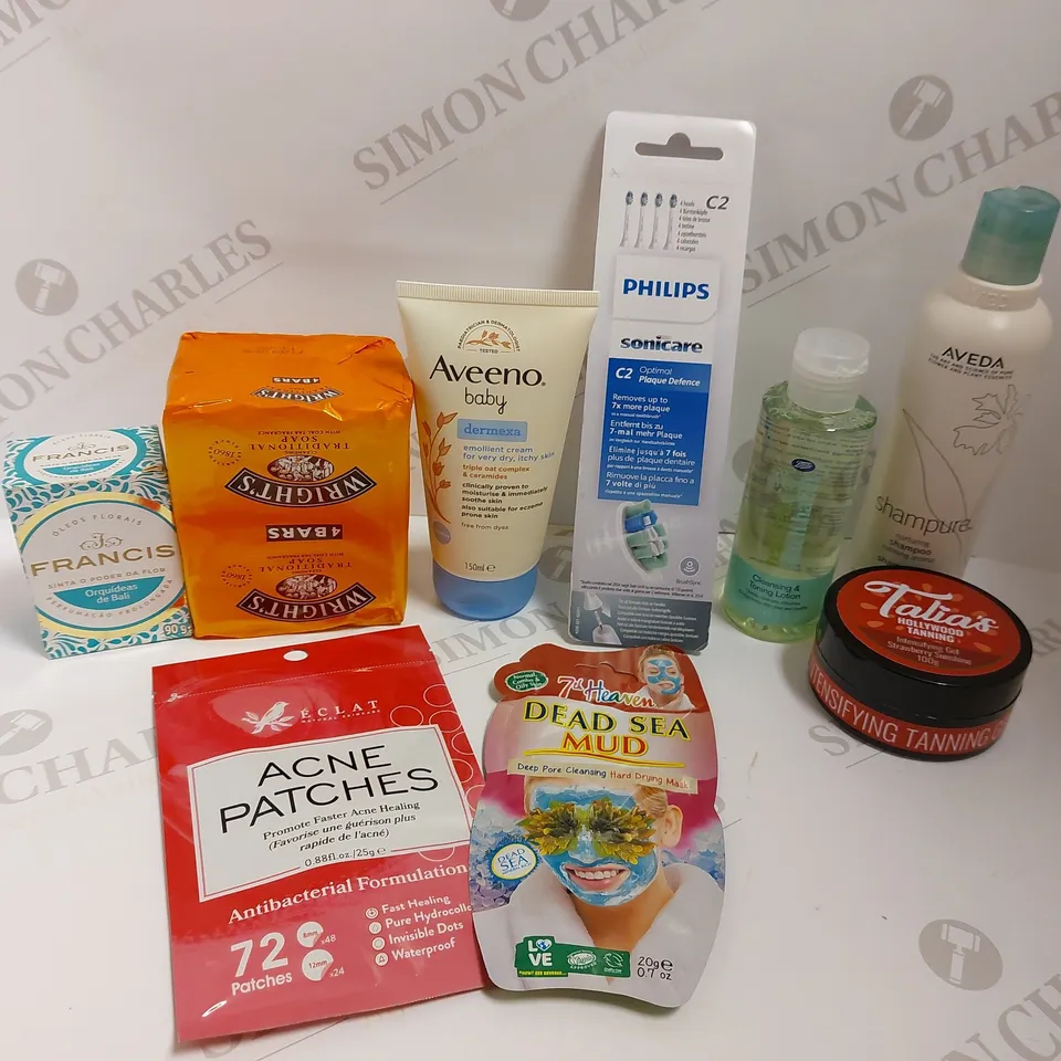 BOX OF APPROX 15 COSMETIC ITEMS TO INCLUDE WRIGHTS TRADITIONAL SOAP, PHILIPS SONICARE REPLACEMENT HEADS, AVEENO BABY CREAM