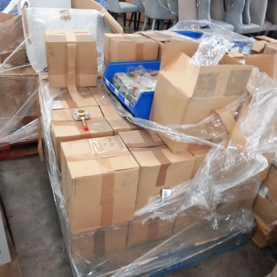 PALLET OF APPROXIMATELY 1900 BED HEAD TERMINAL UNIT GAS OUTLETS