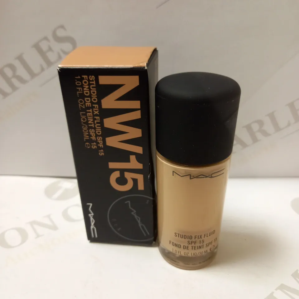 MAC STUDIO FIX FLUID FOUNDATION SPF 15 - NW15