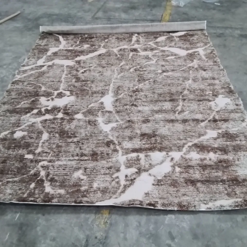 QUALITY DESIGNER AREA RUG - APPROXIMATELY 270X200