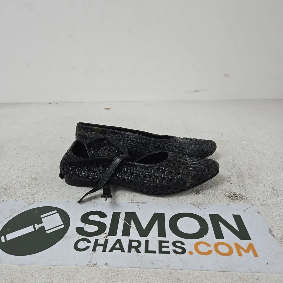HUSH PUPPIES WOMEN'S BLACK WOVEN FLATS WITH BUCKLE STRAP UK SIZE 7