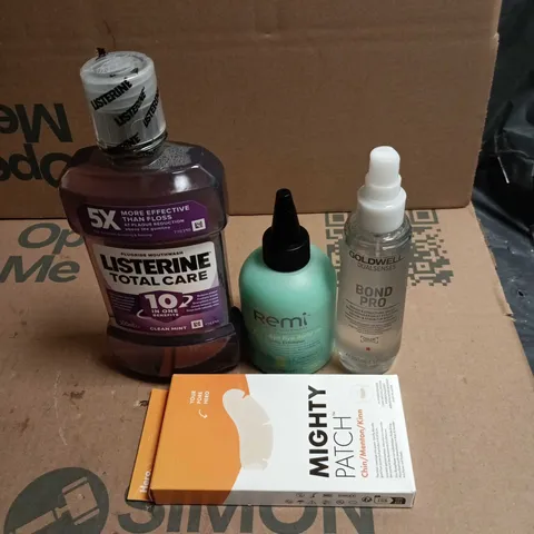 TOTE OF APPROXIMATELY 20 ASSORTED COSMETIC ITEMS TO INCLUDE MIGHTY PATCH, LISTERINE, GOLDWELL BOND PRO, REMI SCALP EXFOLIATOR ETC