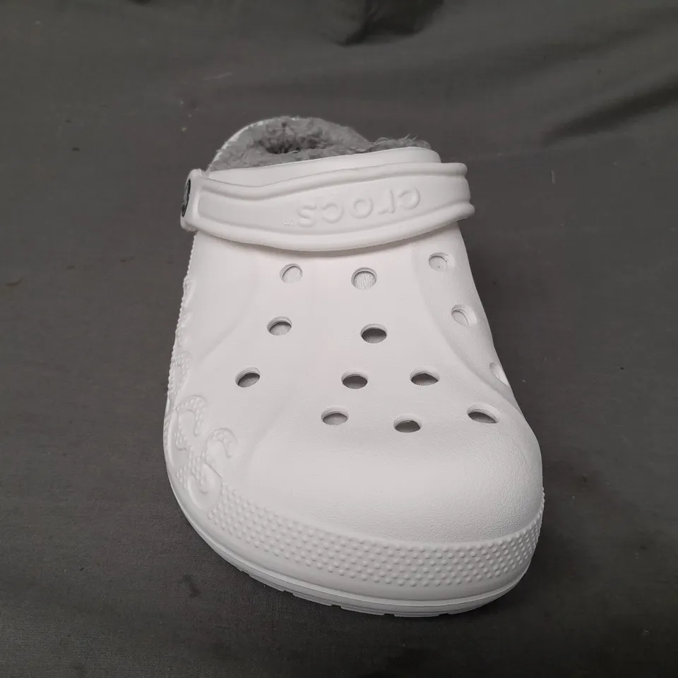 PAIR OF CROCS BAYA LINES CLOGS IN WHITE UK SIZE M5/W6