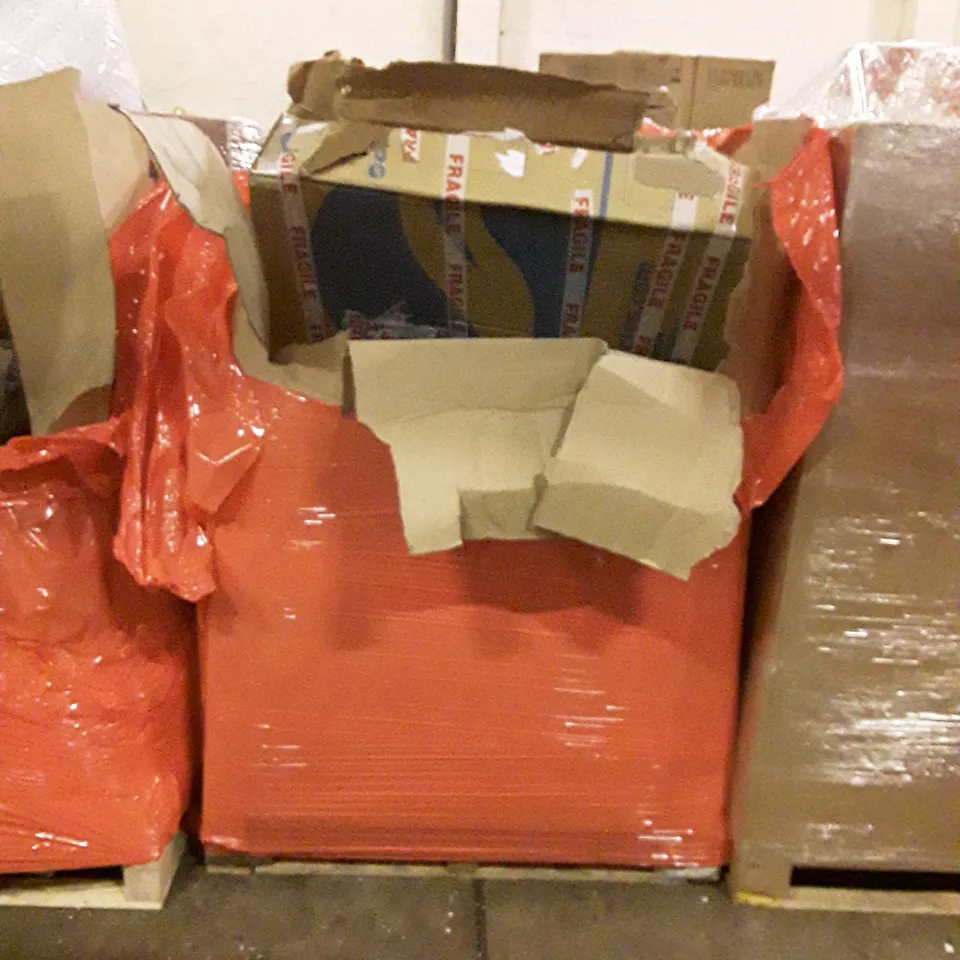 PALLET CONTAINING ASSORTED HOUSEHOLD PRODUCTS INCLUDING SHOES, OVEN GLOVES, ARTIFICIAL GRASS, LADDER, CALENDARS ETC