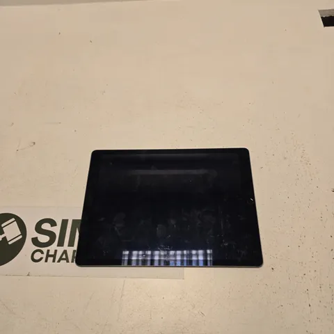 APPLE IPAD – SILVER TABLET