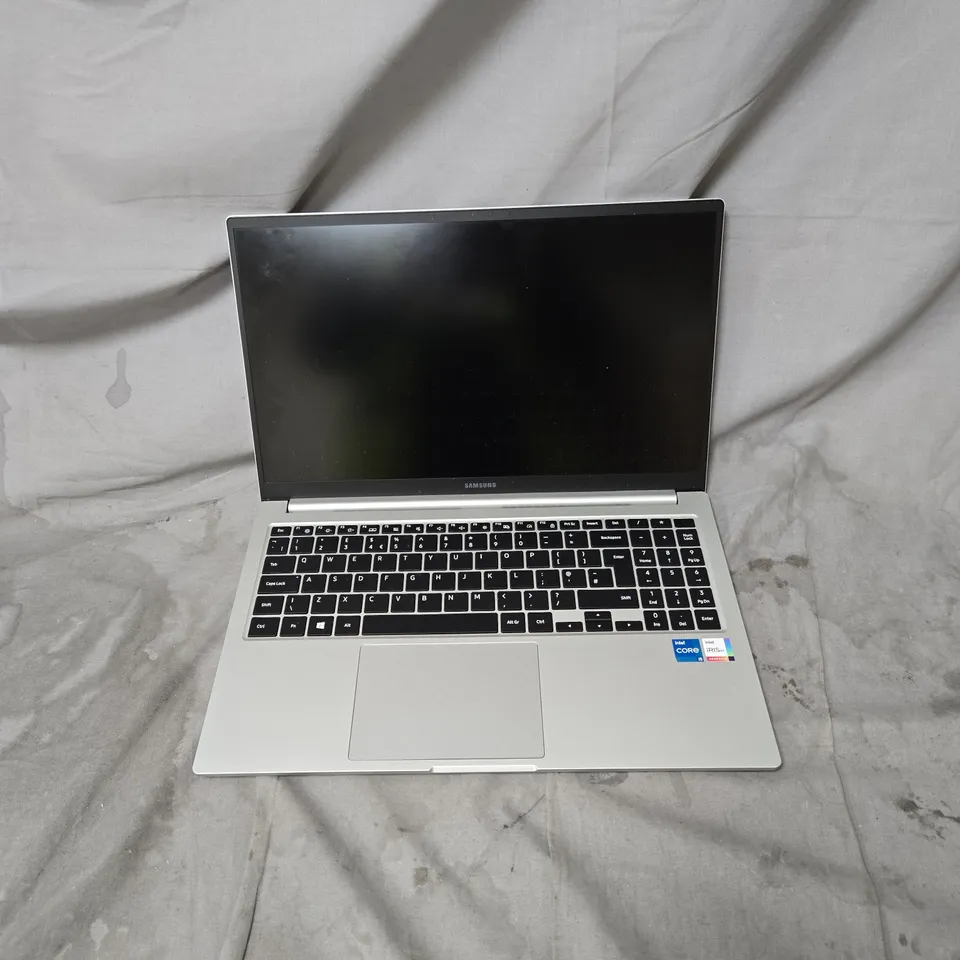 SAMSUNG LAPTOP – SILVER, INTEL CORE I5